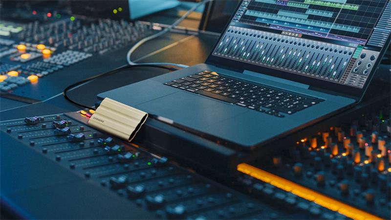 Samsung T7 Shield 1TB - externý SSD, USB3.2 Gen2, odolný IP65, čierny