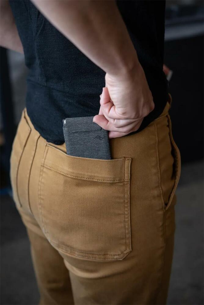 Peak Design Mobile Wallet Stand-Charcoal