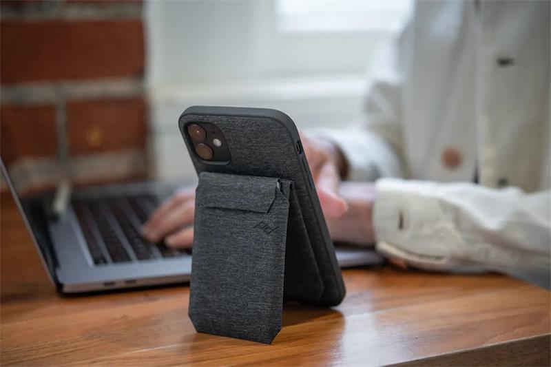Peak Design Mobile Wallet Stand-Charcoal