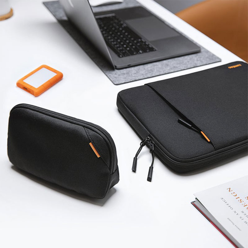 Tomtoc pouzdro Recycled Sleeve with Pouch pro Macbook Pro 14" M1/M2/M3-Black