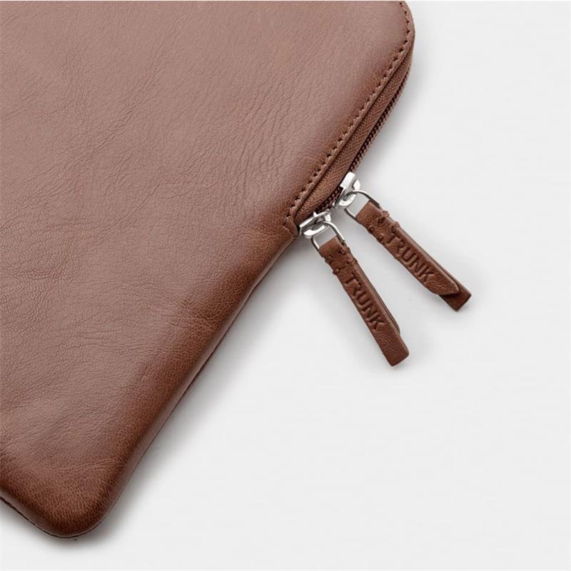 Trunk puzdro Leather Sleeve pre Macbook Pro 14" M1/M2/M3/M4/M5 - Brown