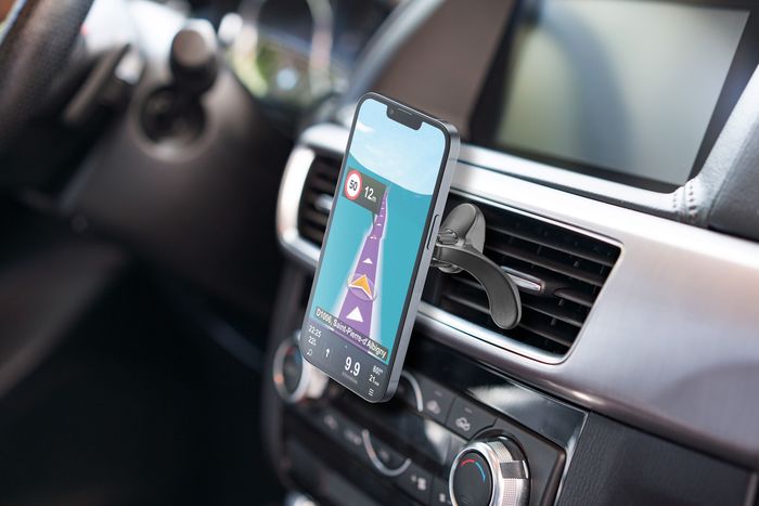 CellularLine Touch Mag Air Vents s uchytením do mriežky ventilácie a podporou MagSafe, čierny