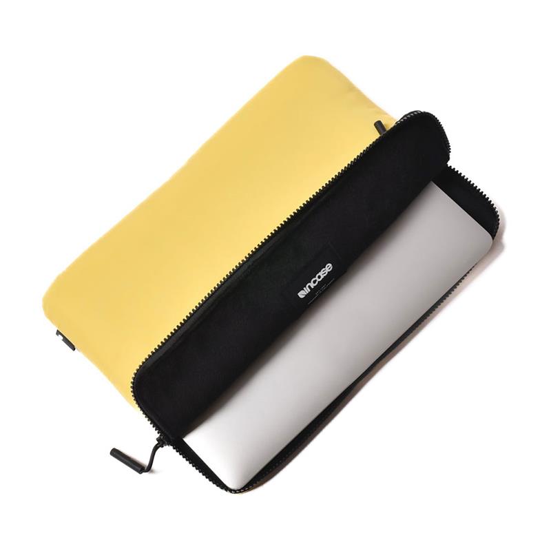 Incase puzdro Compact Sleeve pre MacBook Air 13"/Pro 13" - Lemon Custard