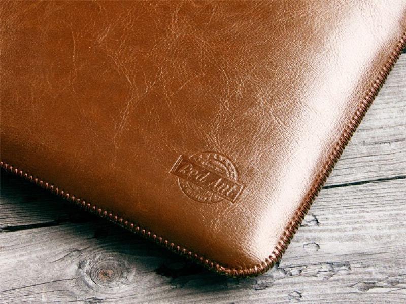 RED ANT MacBook Air 15" (2023) hnedé Whiskey Aroma