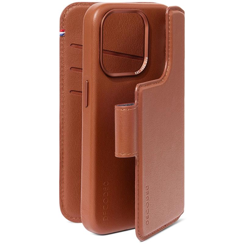 Decoded puzdro Leather Detachable Wallet MagSafe pre iPhone 15 Pro Max - Tan