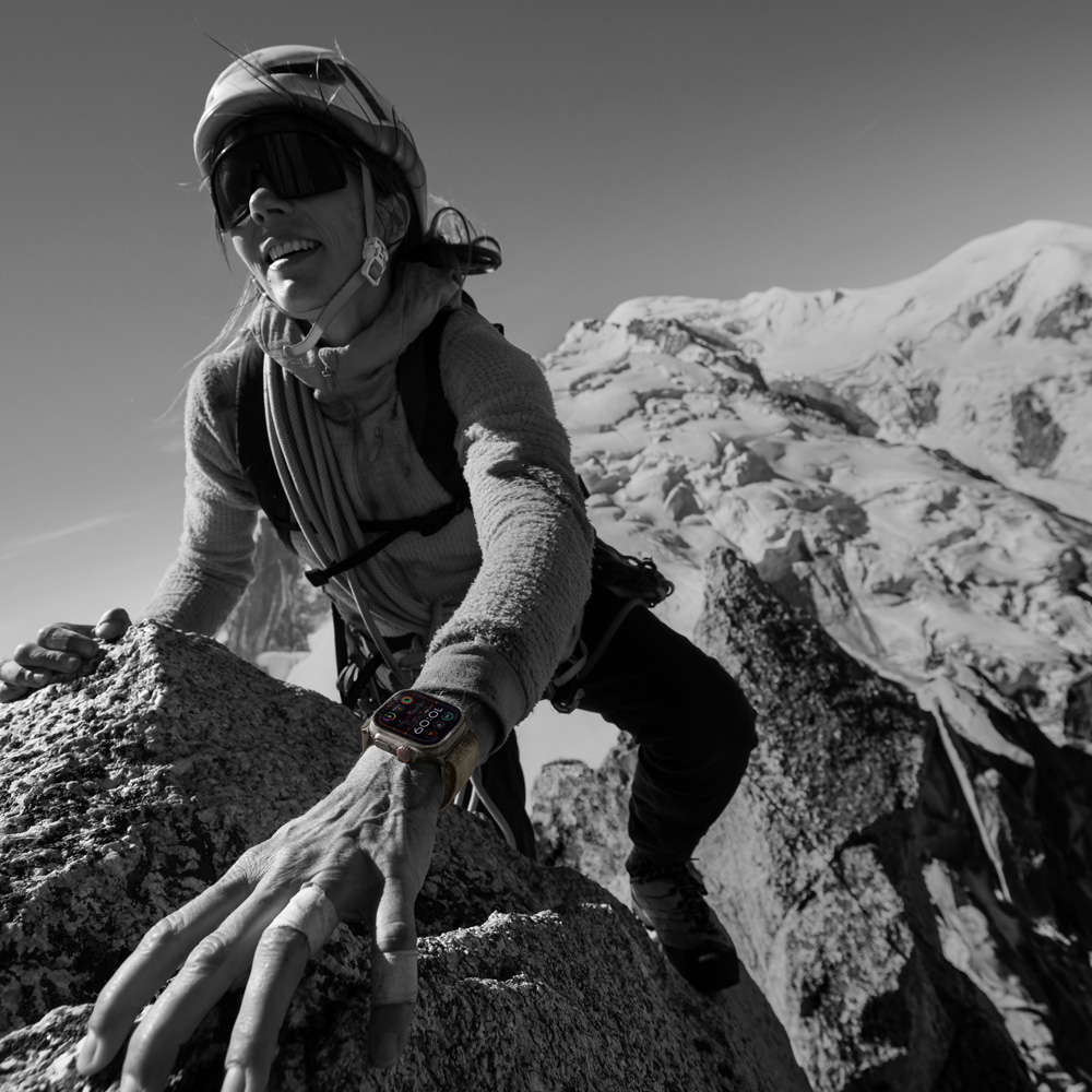 Apple Watch Ultra 2 GPS + Cellular, 49mm Prírodný titán s olivovým alpským ťahom - Small