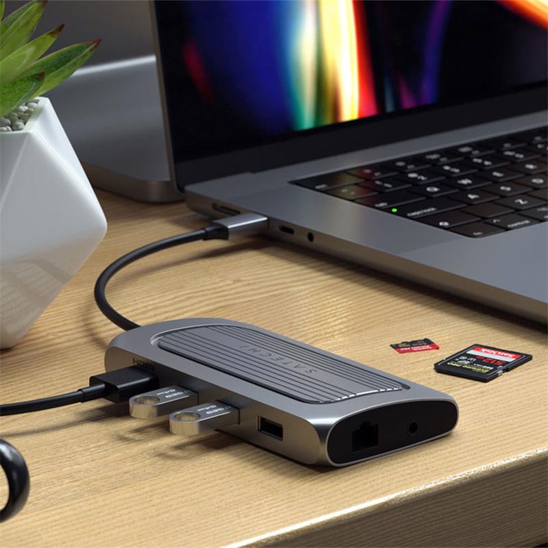 Satechi USB-4 Multiport Adapter with 8K HDMI - Space Gray Aluminium