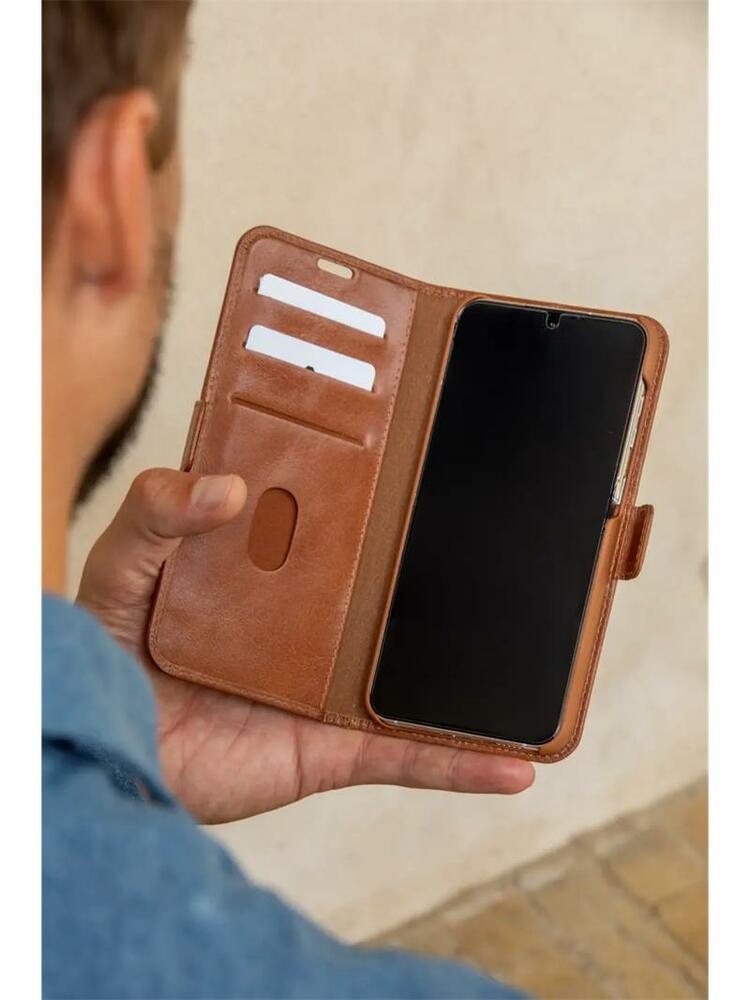 dbramante1928 - Puzdro Copenhagen pre iPhone 15 Pro, tan