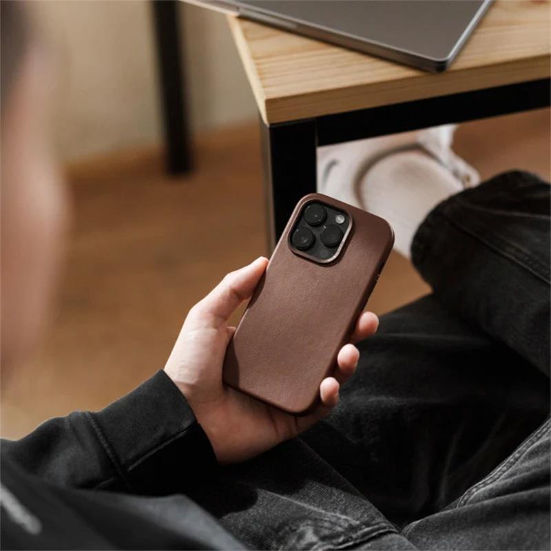 Woodcessories kryt Bio Leather Case MagSafe pre iPhone 15 Plus - Brown