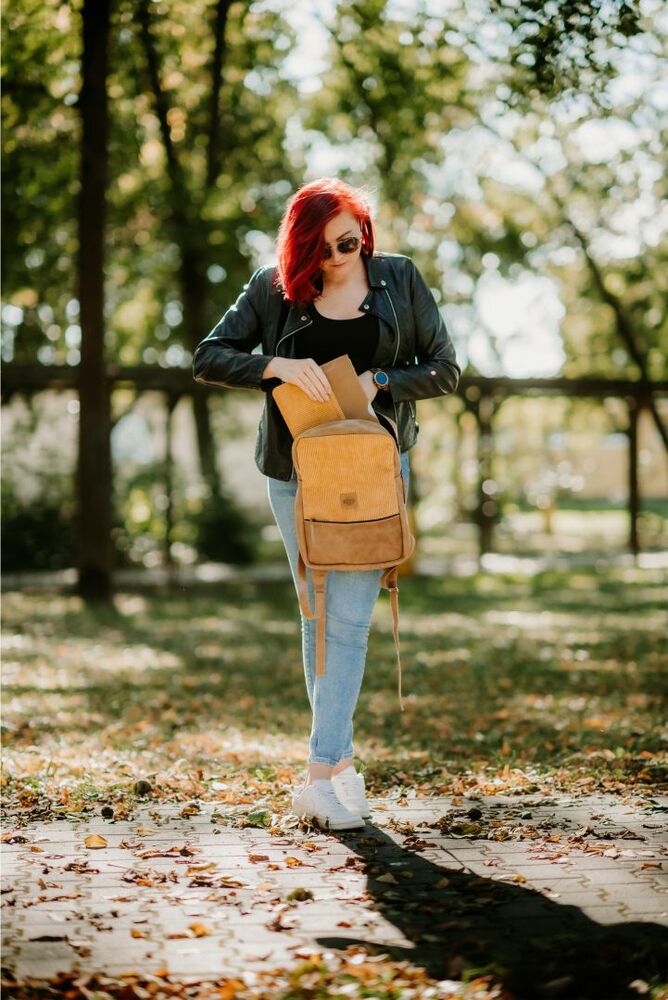 RED ANT FRAME Ochranný kožený batoh na MacBook do 14" horčicový