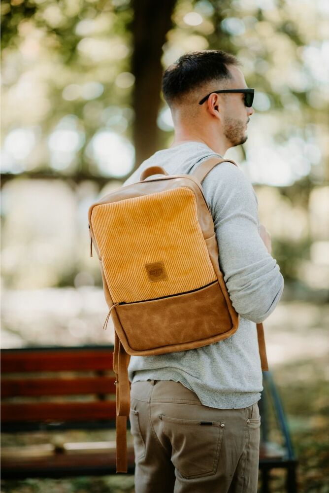 RED ANT FRAME Ochranný kožený batoh na MacBook do 14" horčicový