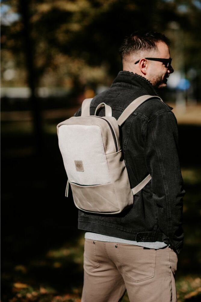 RED ANT FRAME Ochranný kožený batoh na MacBook do 14" starlight