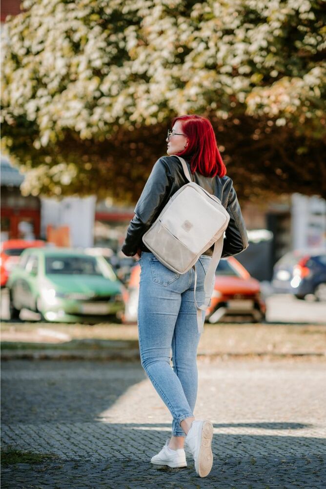 RED ANT FRAME Ochranný kožený batoh na MacBook do 14" starlight