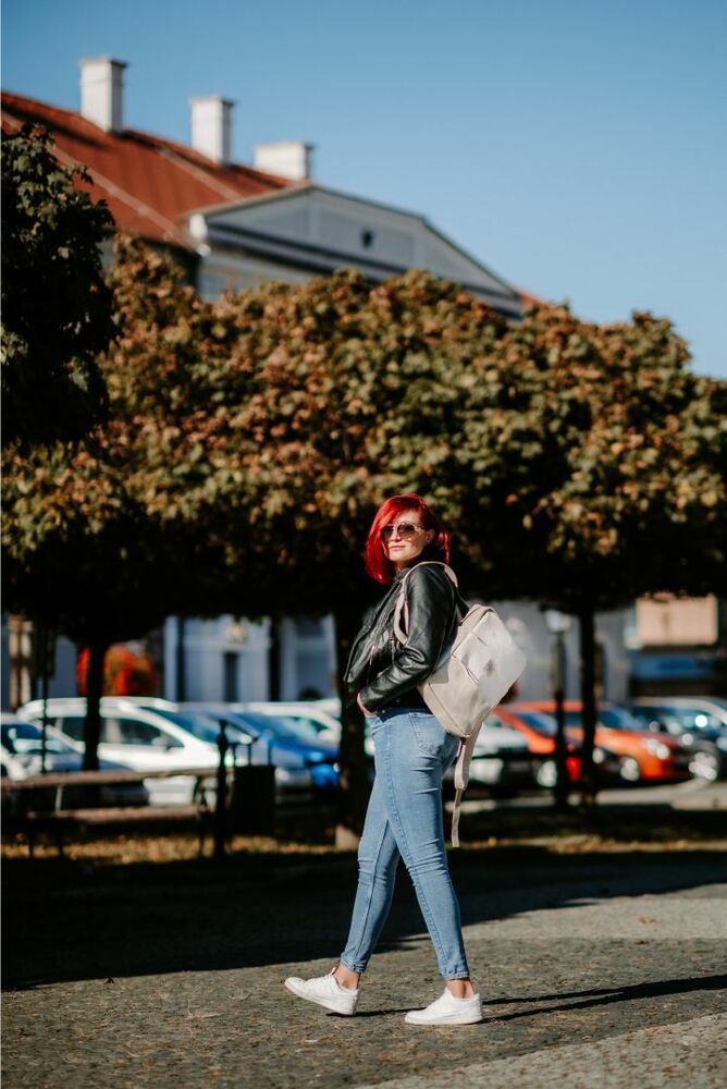 RED ANT FRAME Ochranný kožený batoh na MacBook do 14" starlight