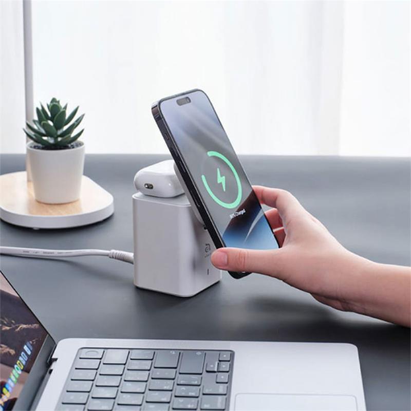 Adam Elements Omnia Mag 4 Magnetic 4-in-1 Power Charging Station - White