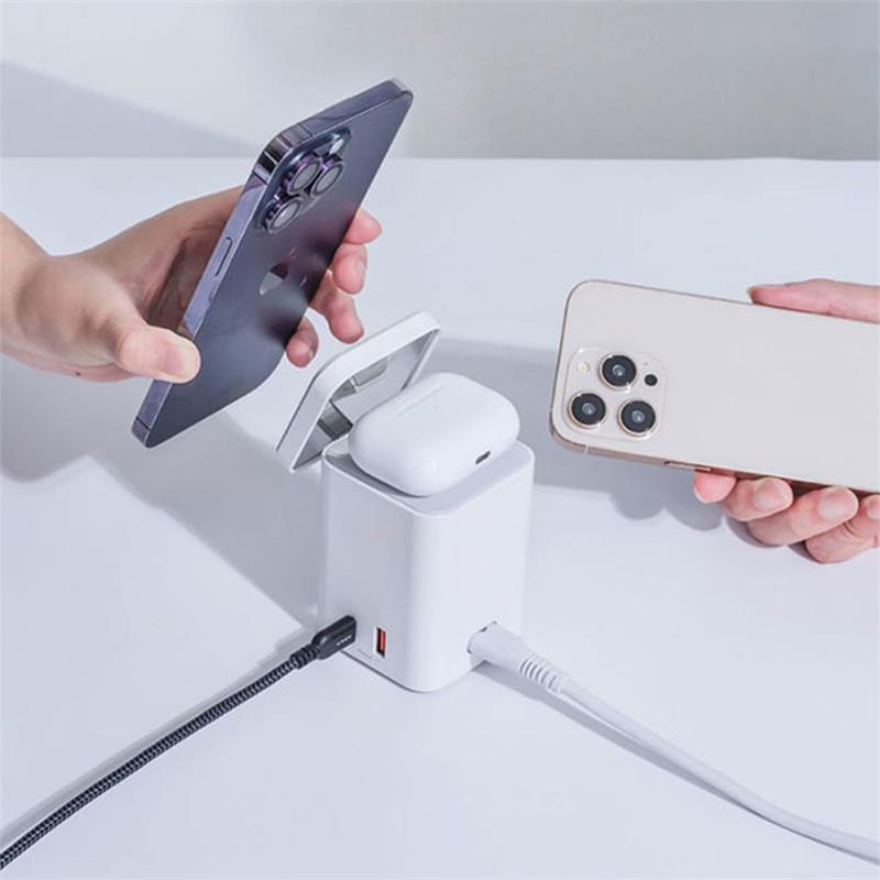 Adam Elements Omnia Mag 4 Magnetic 4-in-1 Power Charging Station - White