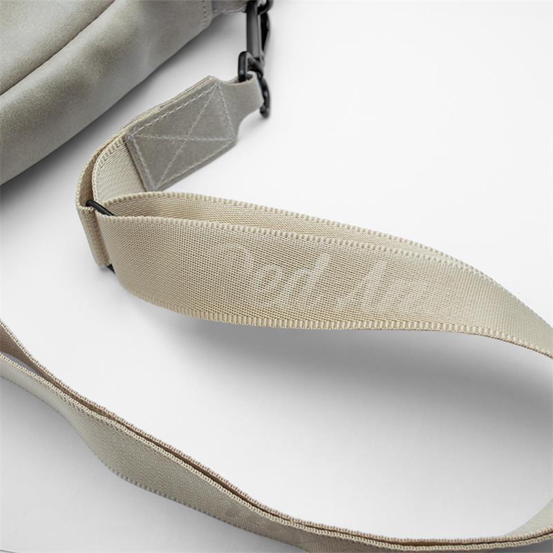 RED ANT FRAME Ochranná kožená taška na MacBook do 14" starlight s popruhom