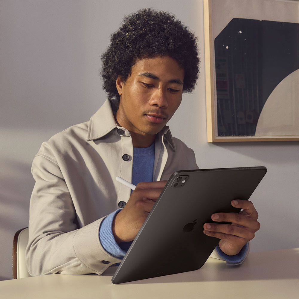iPad Pro 13" Wi-Fi 1TB sklo s nanotextúrou - Strieborný (2024)