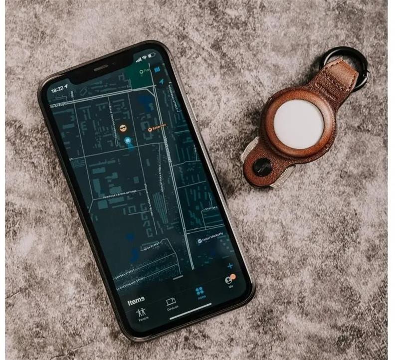KeySmart Air Leather s púzdrom pro AirTag - hnedá koža