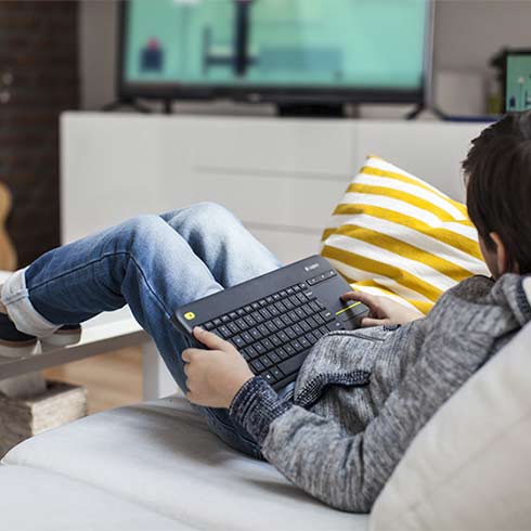 Logitech K400 Plus - Wireless Touch Keyboard - BLACK - SK/CZ