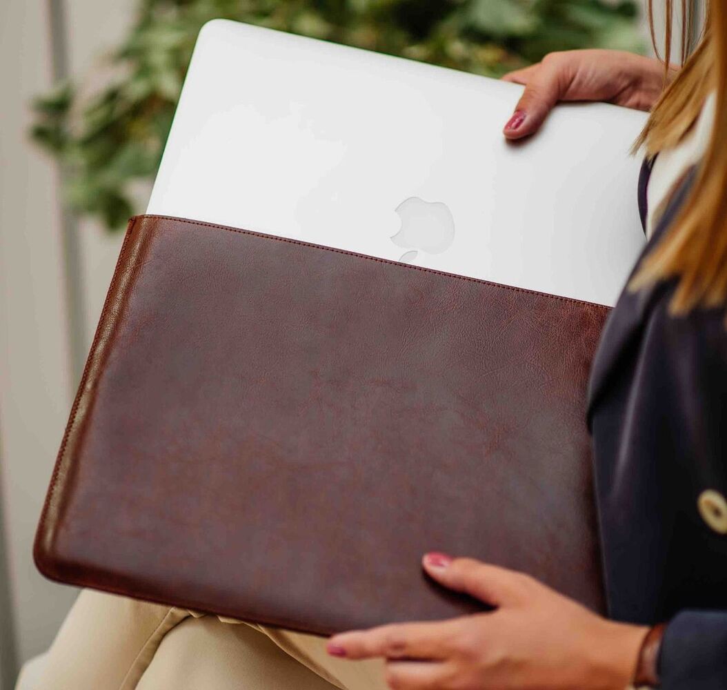 RED ANT MacBook Pro 13 / Air 13 Retina čierne (Aroma Whisky)