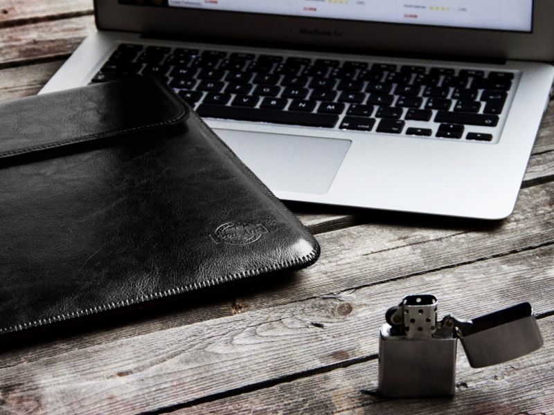 RED ANT APP MacBook Pro 14 čierna ( Aroma Whisky)