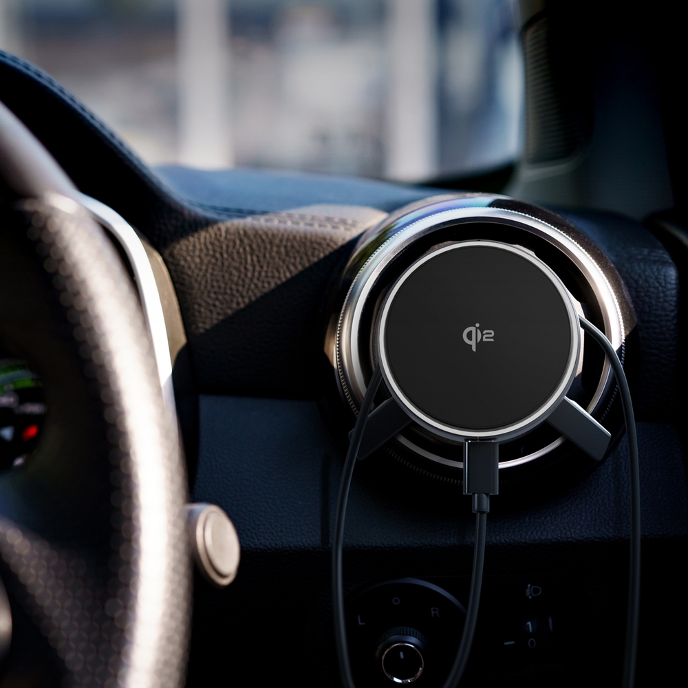 Epico UltraDrive Qi2 Alu Mag+ bezdrátová nabíječka do auta ED70 - černá