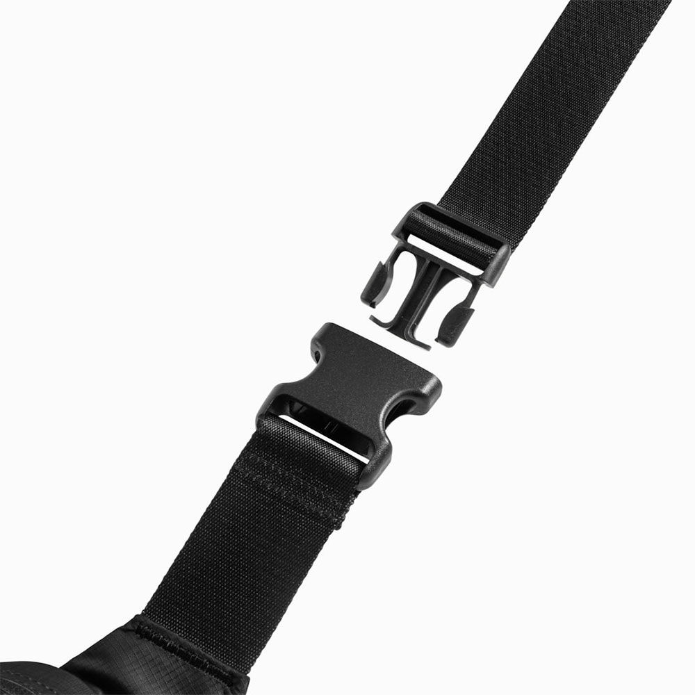 TomToc taška Aviator T33 Chest Bag S - Black