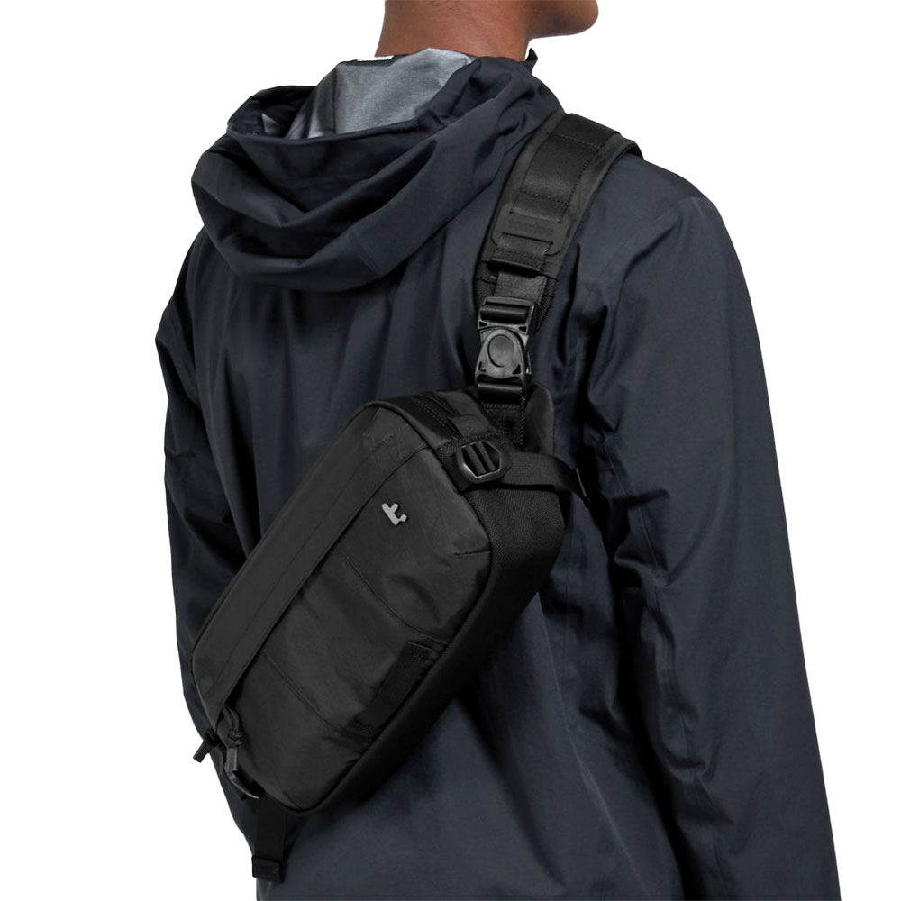 TomToc taška Wander T26 X-Pac Daily Sling Bag - Black