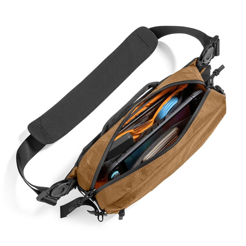 TomToc taška Wander T26 X-Pac Daily Sling Bag - Brown