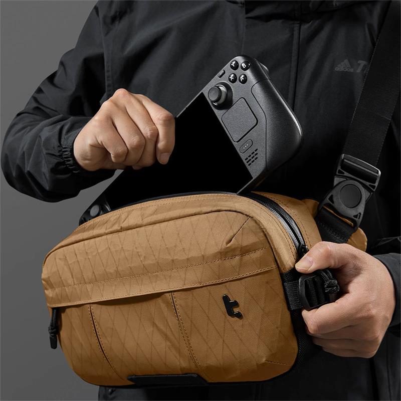TomToc taška Wander T26 X-Pac Daily Sling Bag - Brown