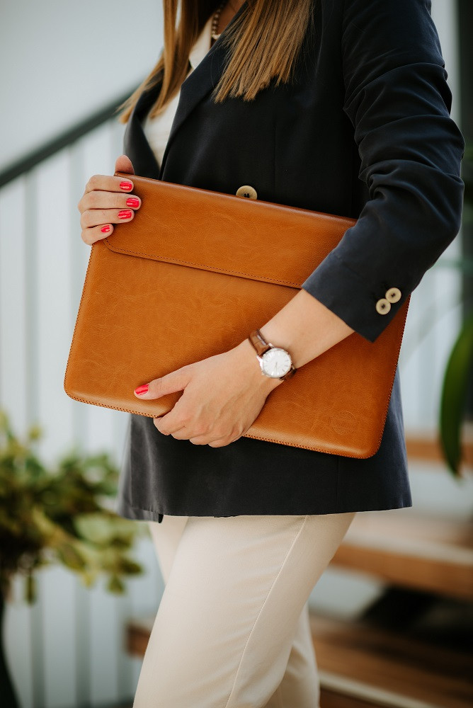 RED ANT MacBook Air 13 M2 (2022)  horčicová (Aroma Whisky)