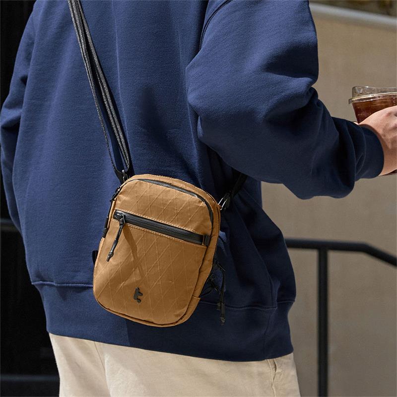 TomToc taška Aviator T37 X-Pac Travel Crossbody Bag - Brown