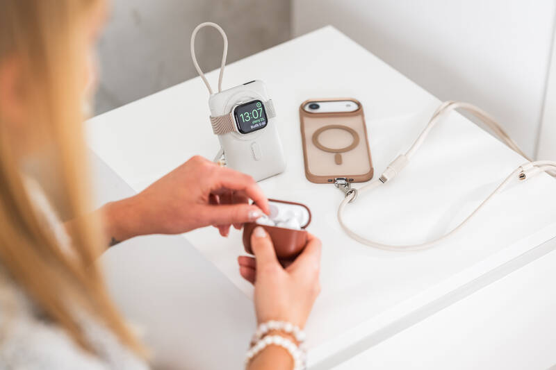 Epico UltraPack 4in1 10000mAh Watch Mag+ bezdrátová powerbanka EM68 - šedá