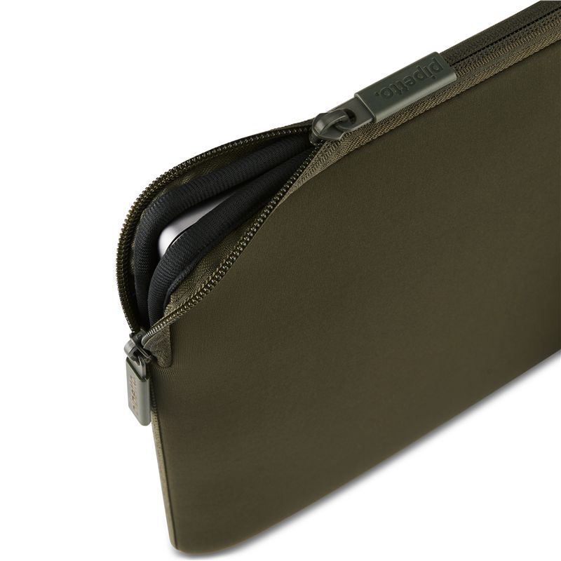 Pipetto pouzdro Classic Fit Sleeve V2 pro Macbook Air 13" (M2-M5)/Pro 14" - Dark Green