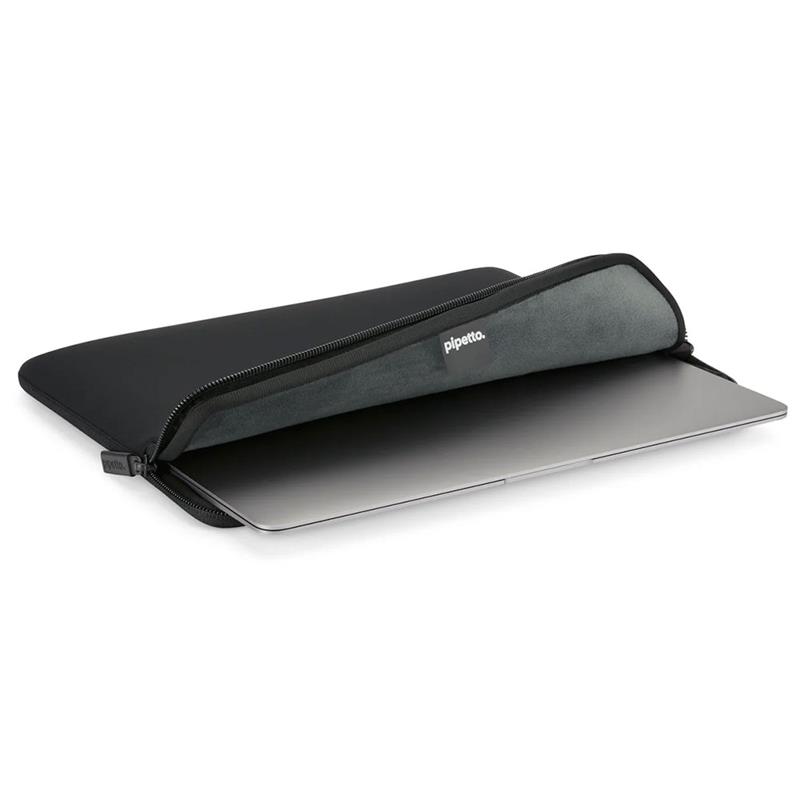 Pipetto pouzdro Classic Fit Sleeve pre Macbook Neo - Black