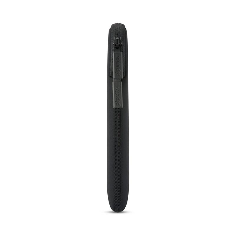 Pipetto pouzdro Classic Fit Sleeve pre Macbook Neo - Black