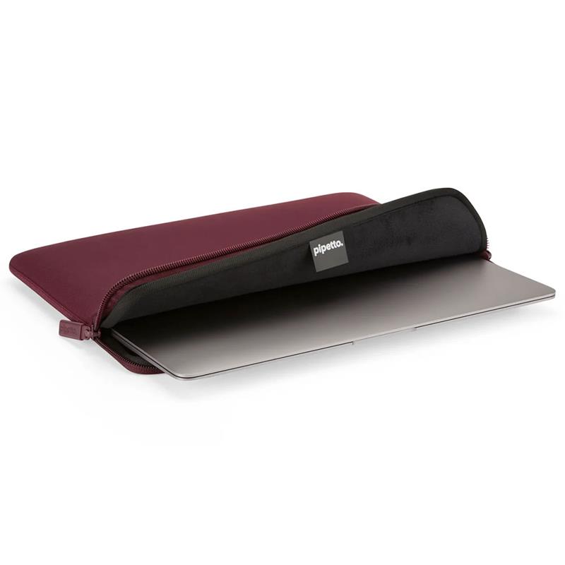 Pipetto pouzdro Classic Fit Sleeve pre Macbook Neo - Burgundy