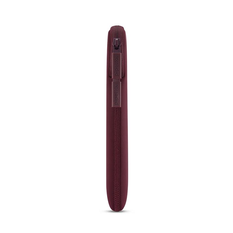 Pipetto pouzdro Classic Fit Sleeve pre Macbook Neo - Burgundy