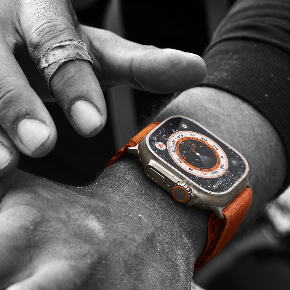 Apple Watch Ultra GPS + Cellular, 49mm titánové puzdro s modro-sivým trailovým ťahom - S/M