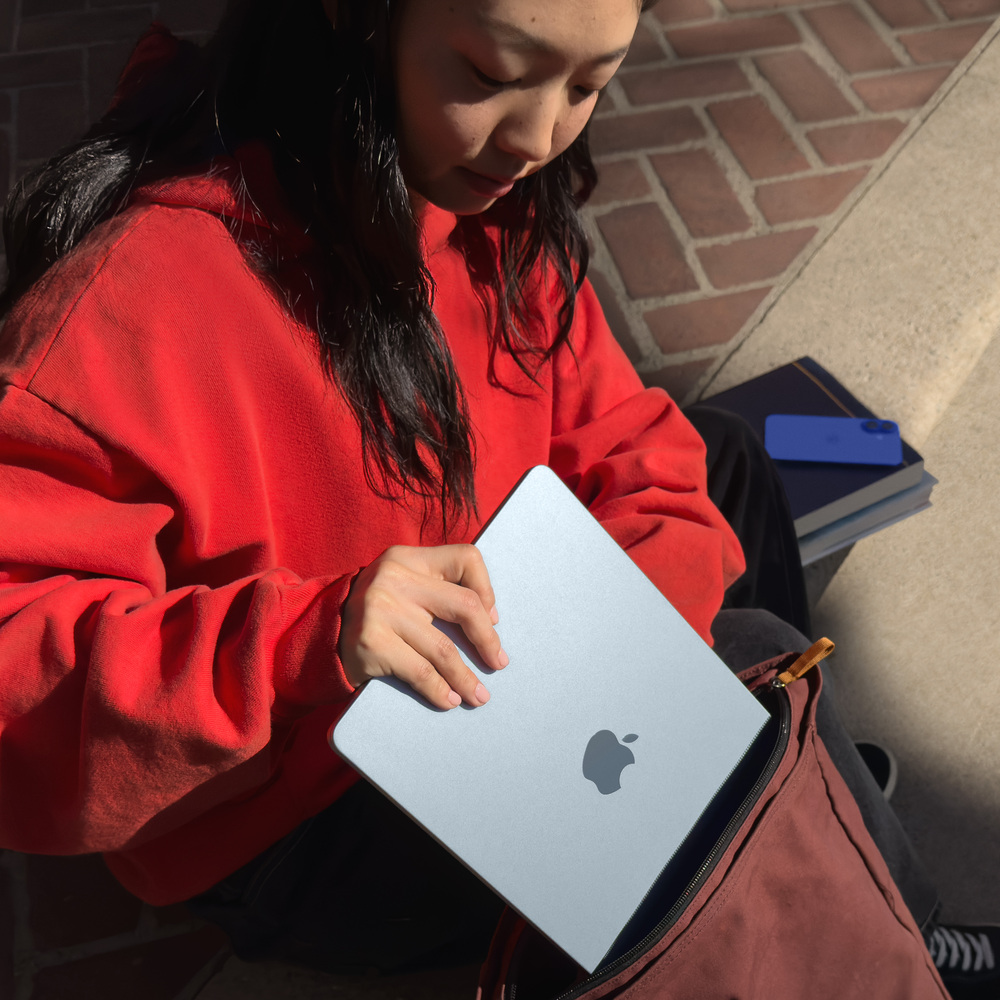 EDU MacBook Air 13" Apple M4 10core CPU 8core GPU 16GB 256GB Hvězdně Bilý CZ