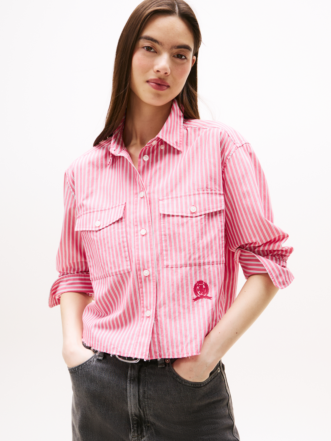TJW CROP RLX CREST SHIRT female