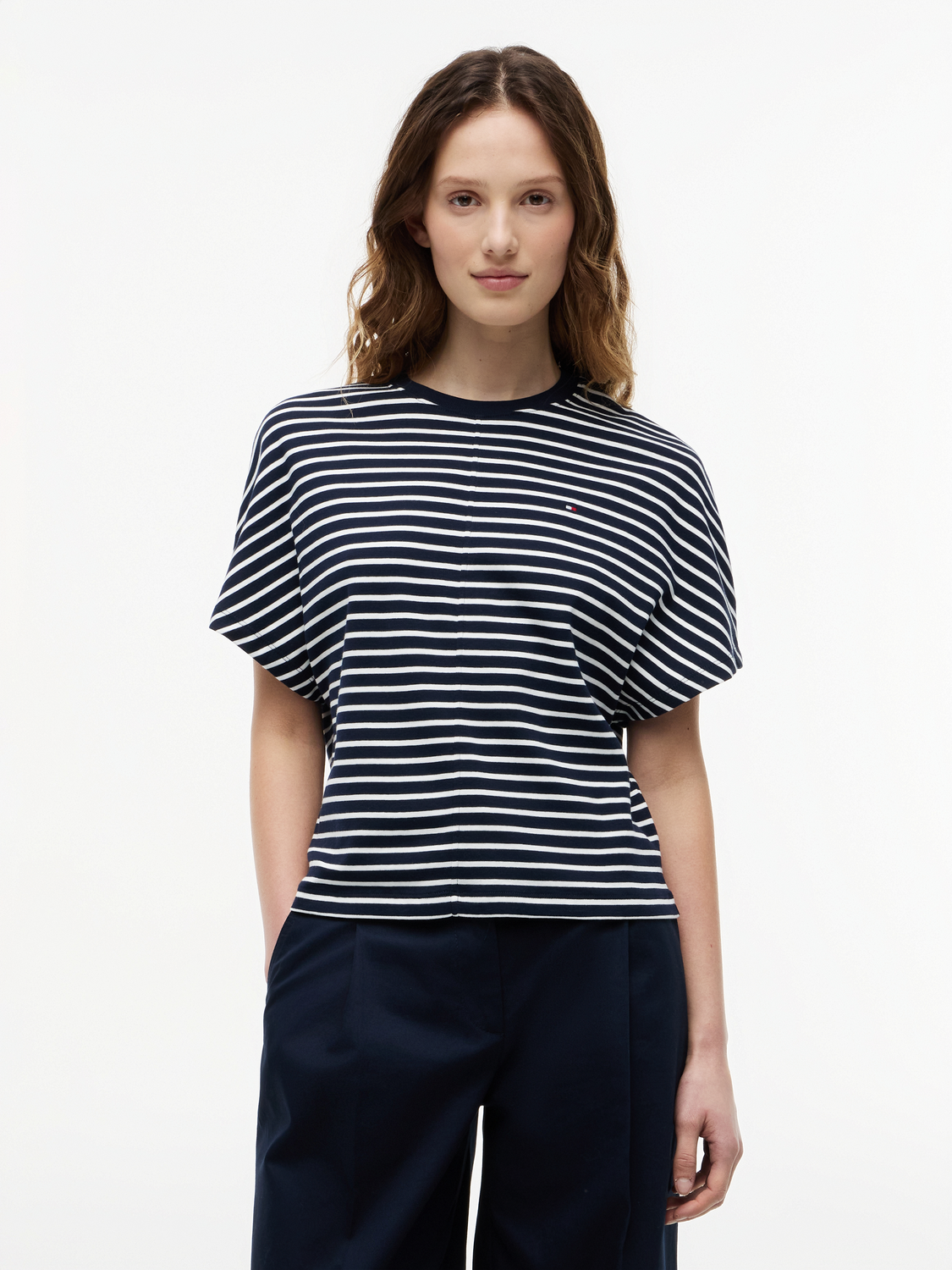 CODY REG BATWING C-NK SS TEE female