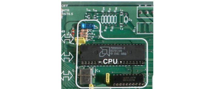 Ubicación física del microprocesador Intel 8085 en la placa del sistema uP-2000
