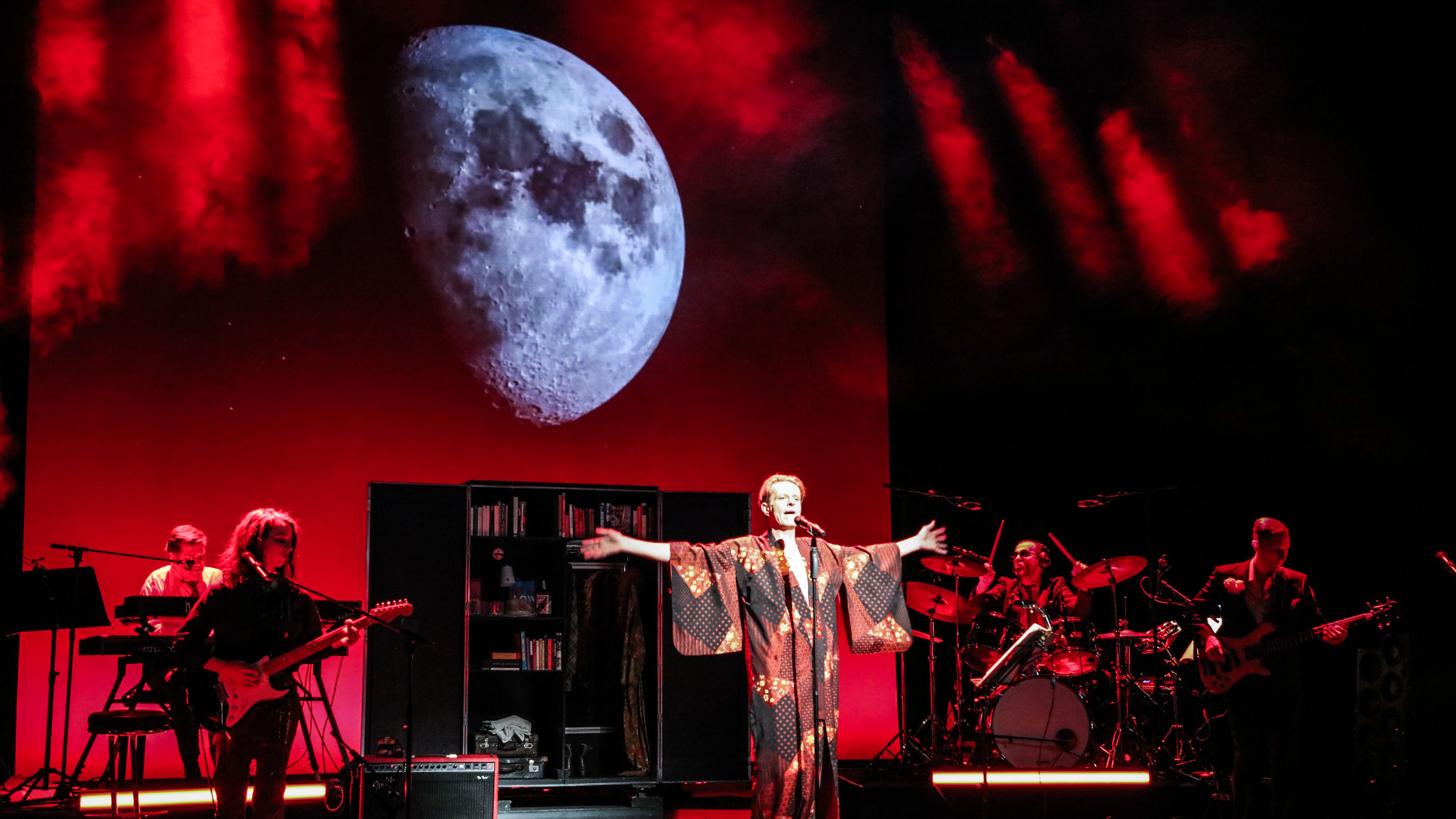 "HEROES" – Alexander Scheer singt David Bowie