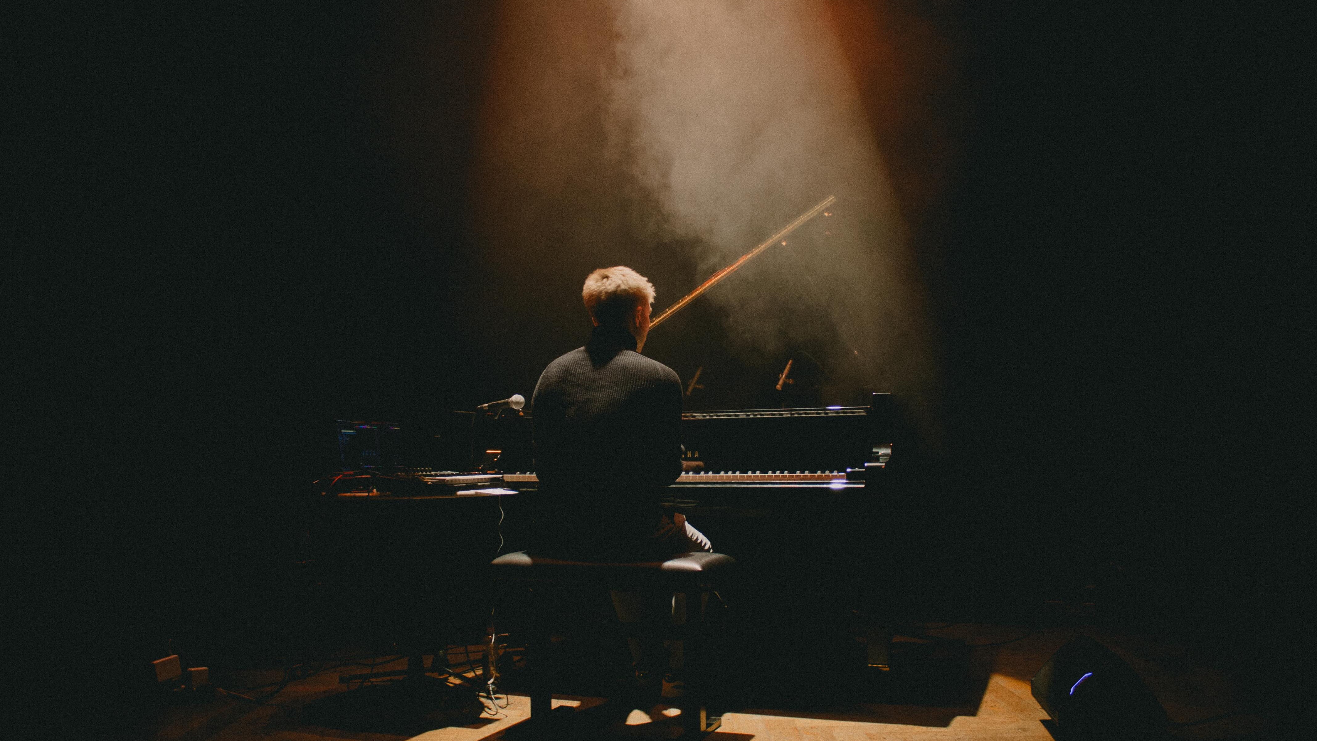 JOHANNES WASIKOWSKI NEW BEGINNINGS - a neoclassical piano concert