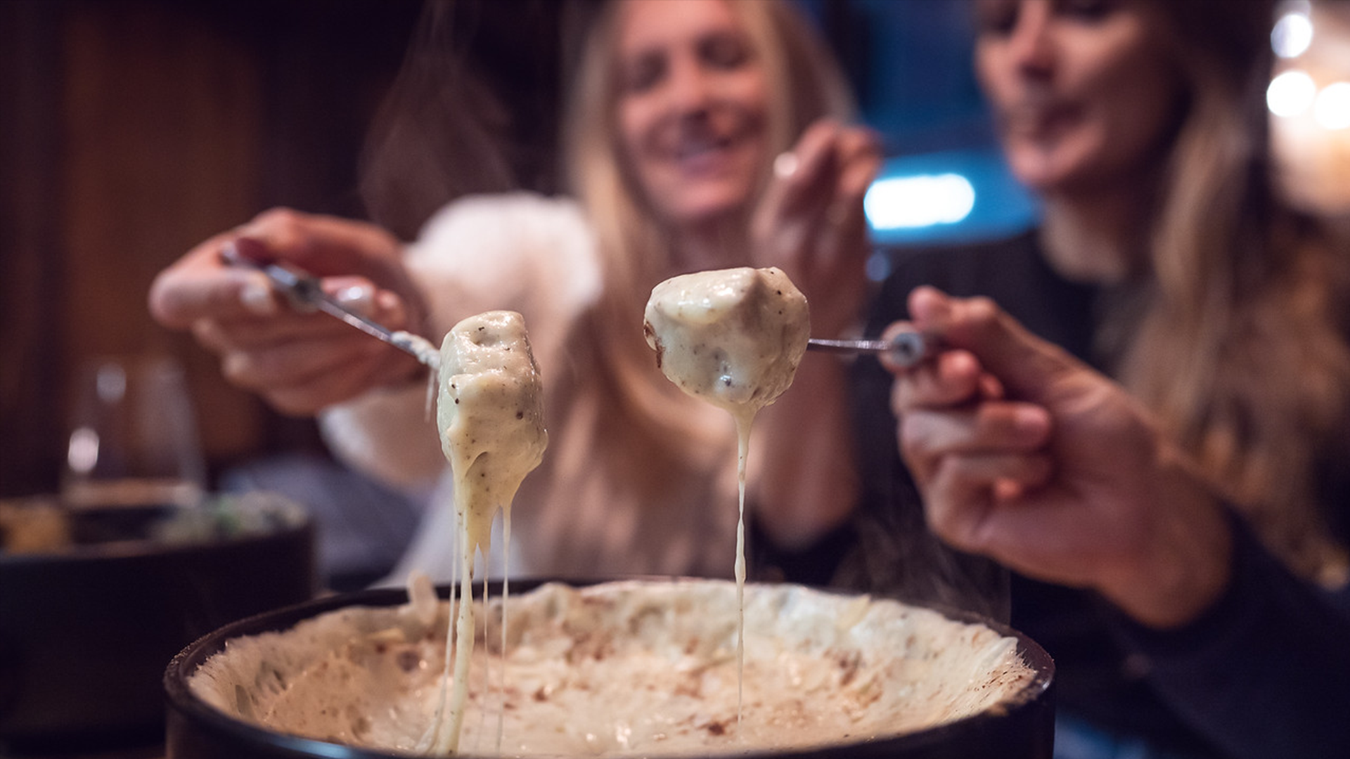 Munich: Eating fondue like in Switzerland - Rausgegangen