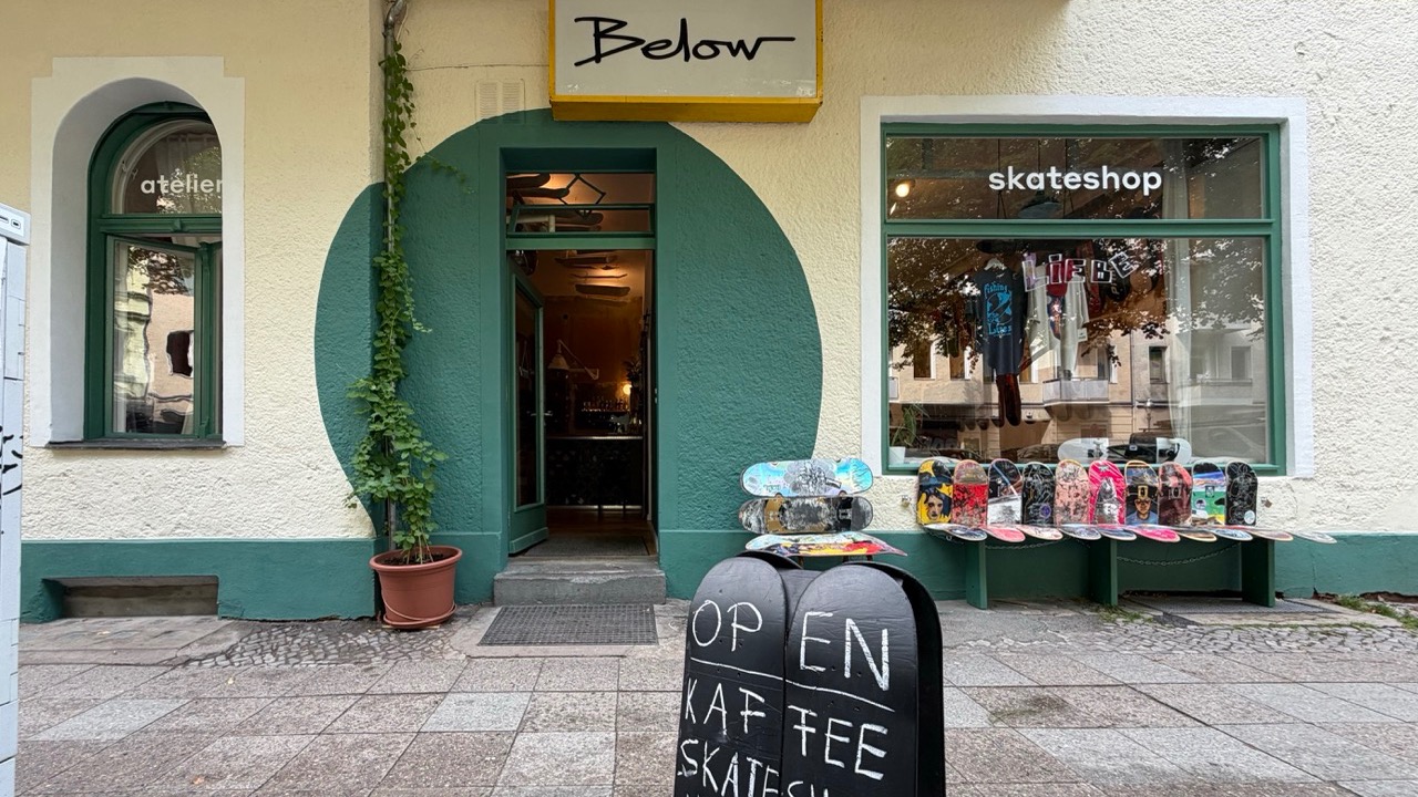 Flohmarkt im Below Skateshop Café