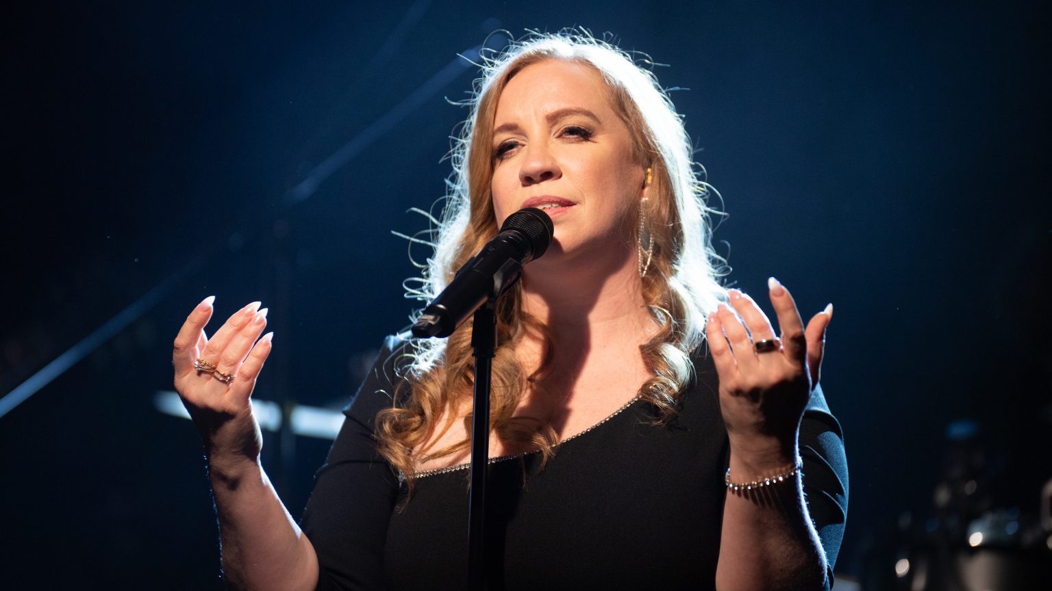EDELLE- A NIGHT ABOUT ADELE