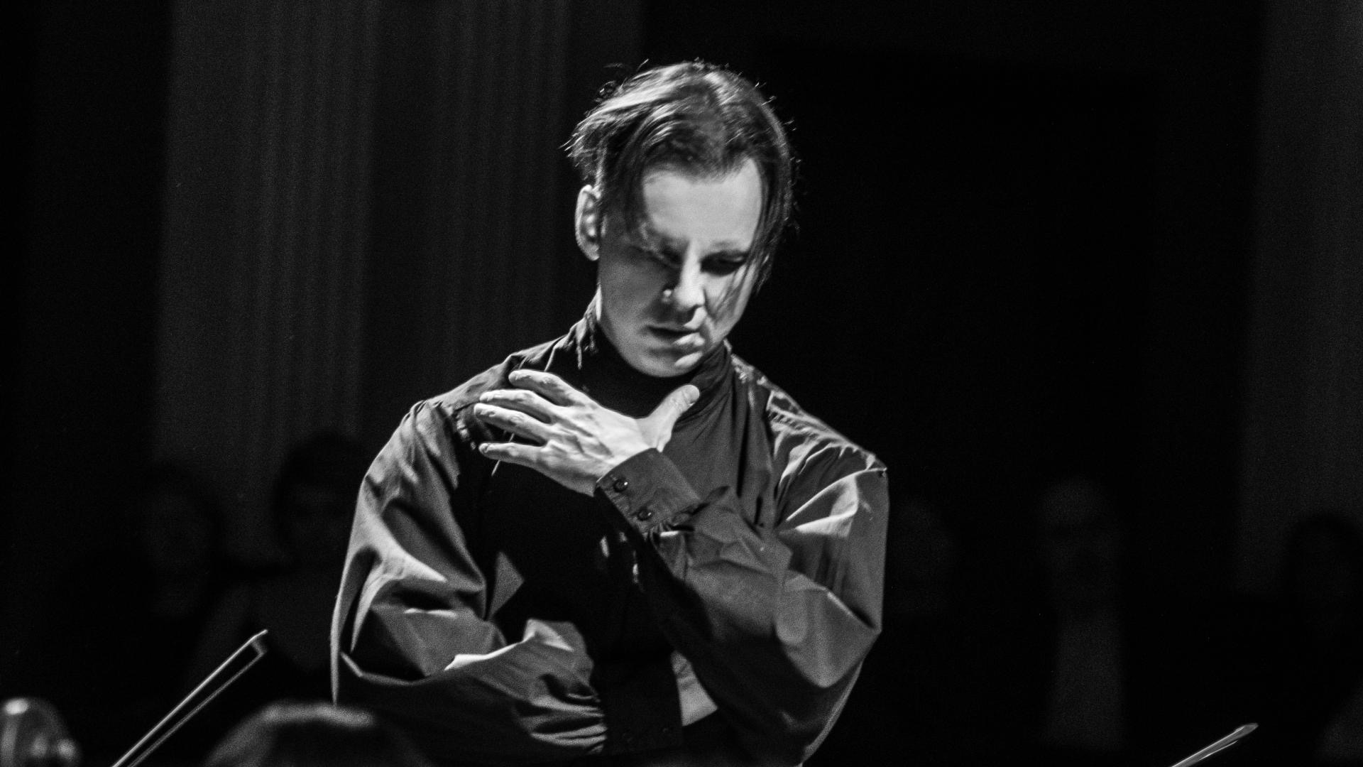 Teodor Currentzis dirigiert Schostakowitsch und Strawinsky